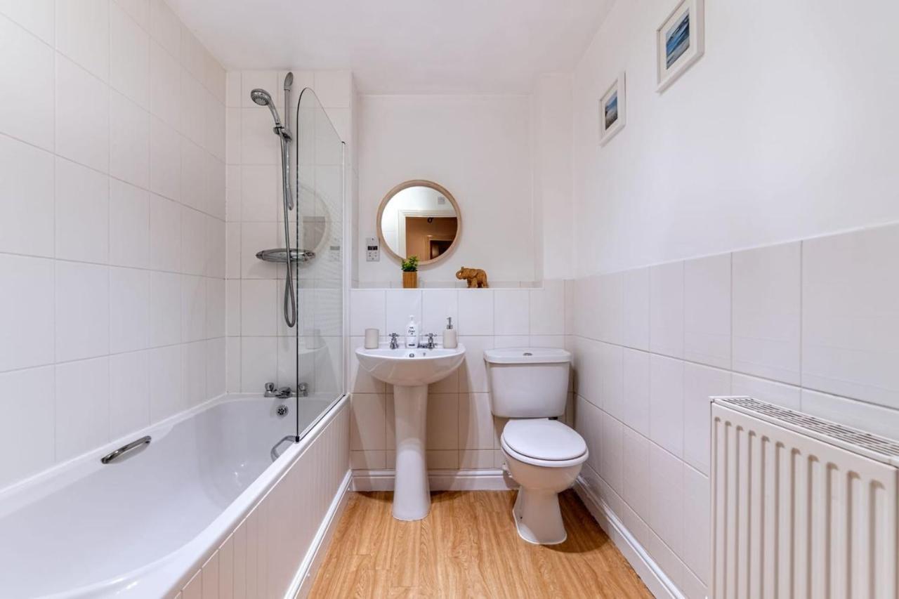 80 Clayburn By Incredible Stay Peterborough Extérieur photo